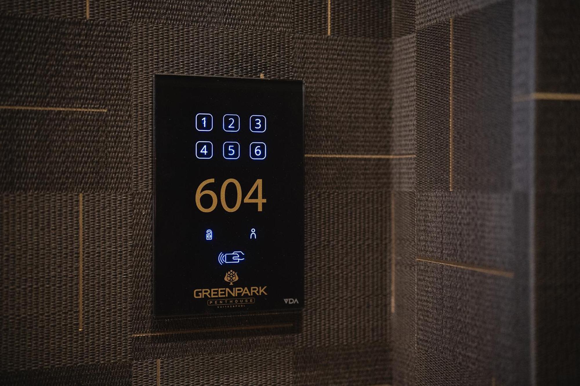 Green Park Penthouse Suite & Pool - Heated Pool - Bari Exteriör bild